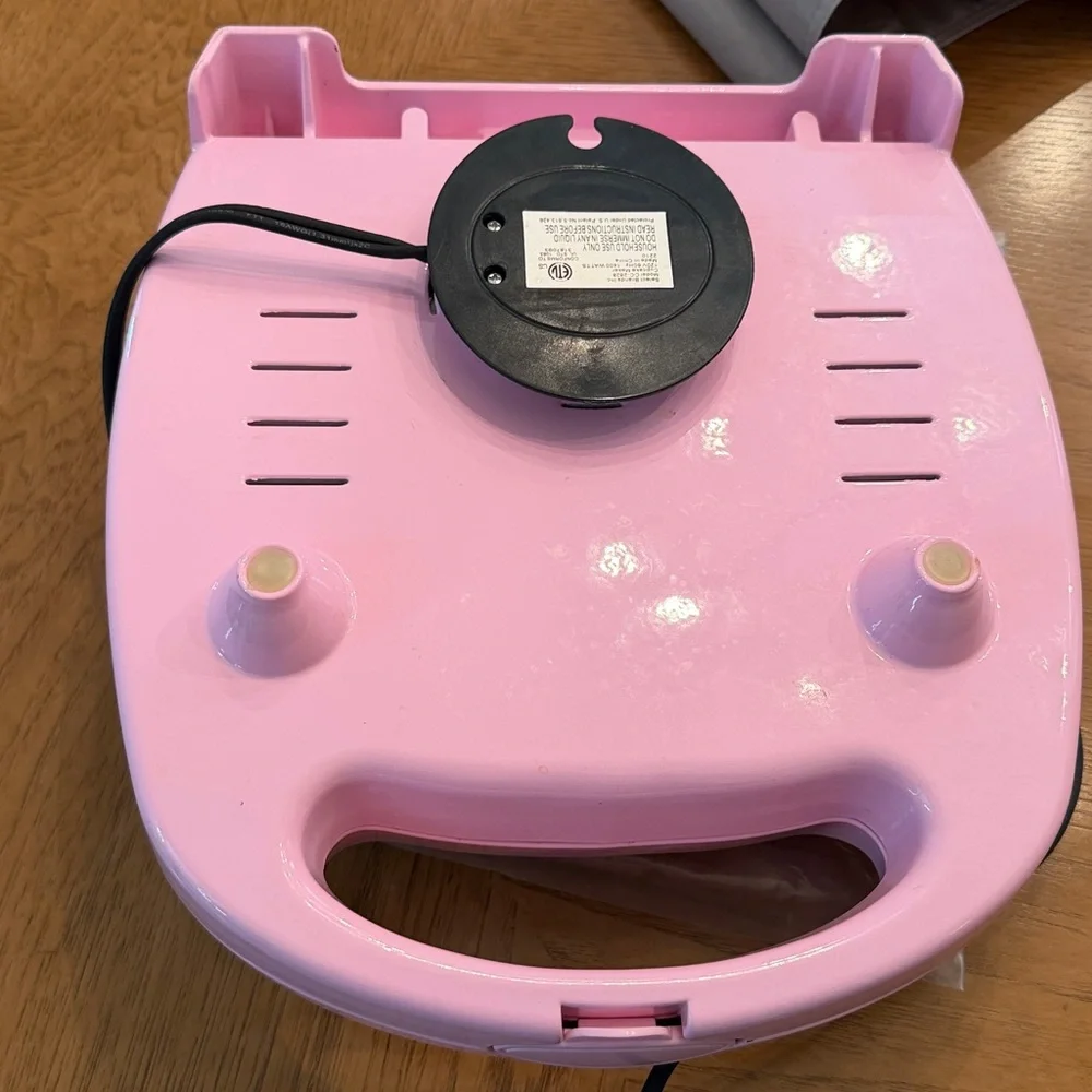 Babycakes Cupcake Maker - 8 Cupcakes - Picture 5 of 5